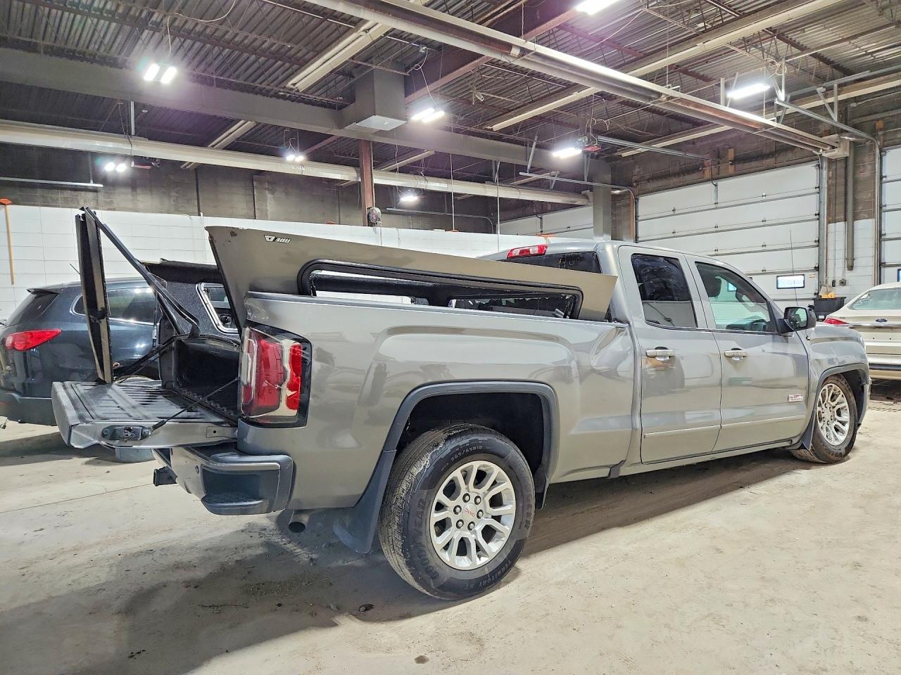 2017 GMC SIERRA K1500 SLT photo 7