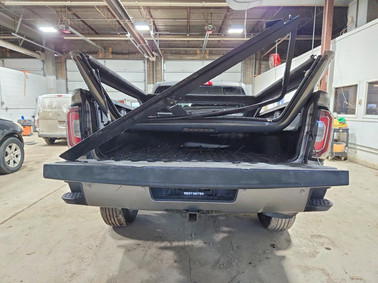 2017 GMC SIERRA K1500 SLT photo 16
