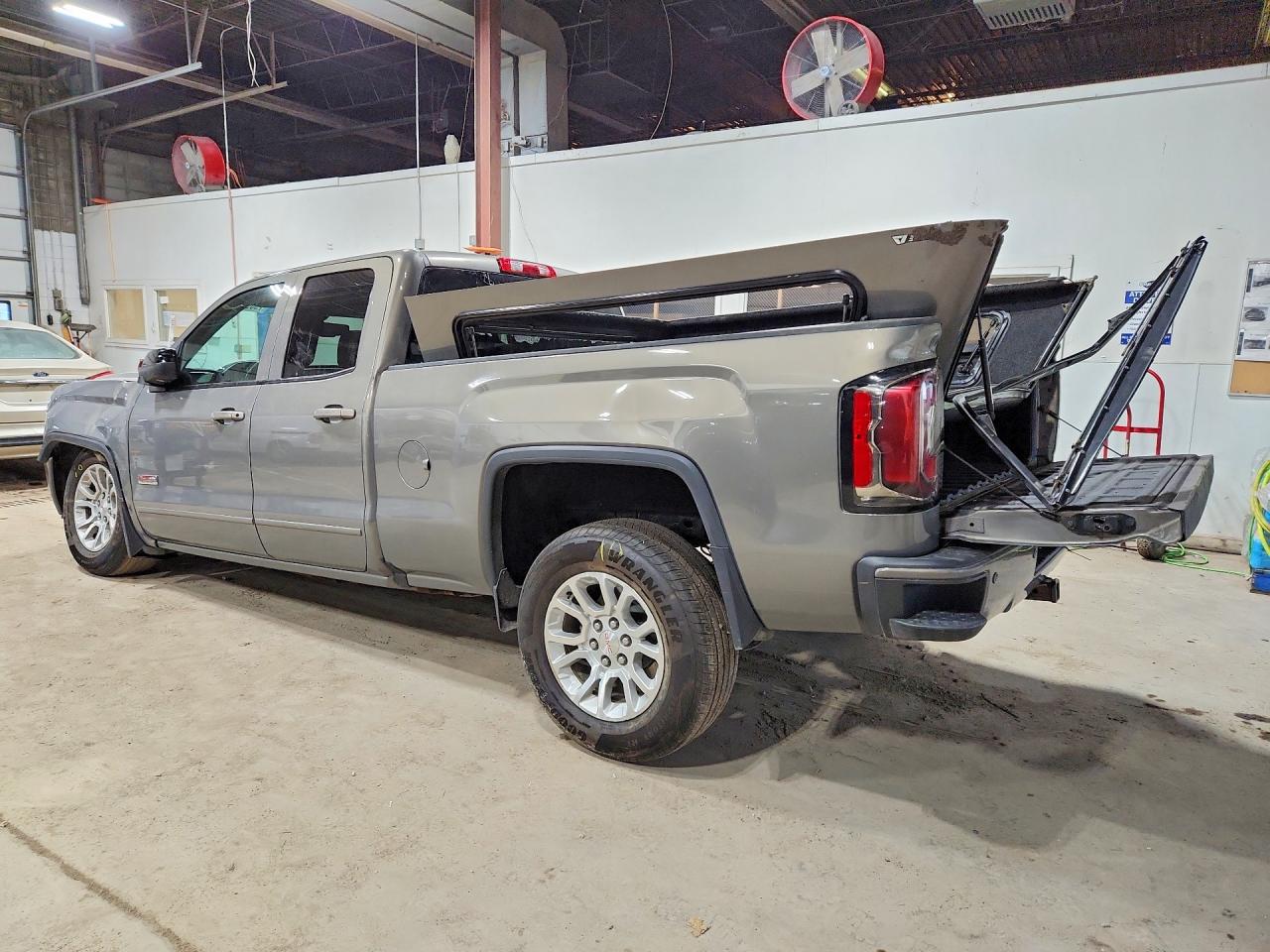 2017 GMC SIERRA K1500 SLT photo 4