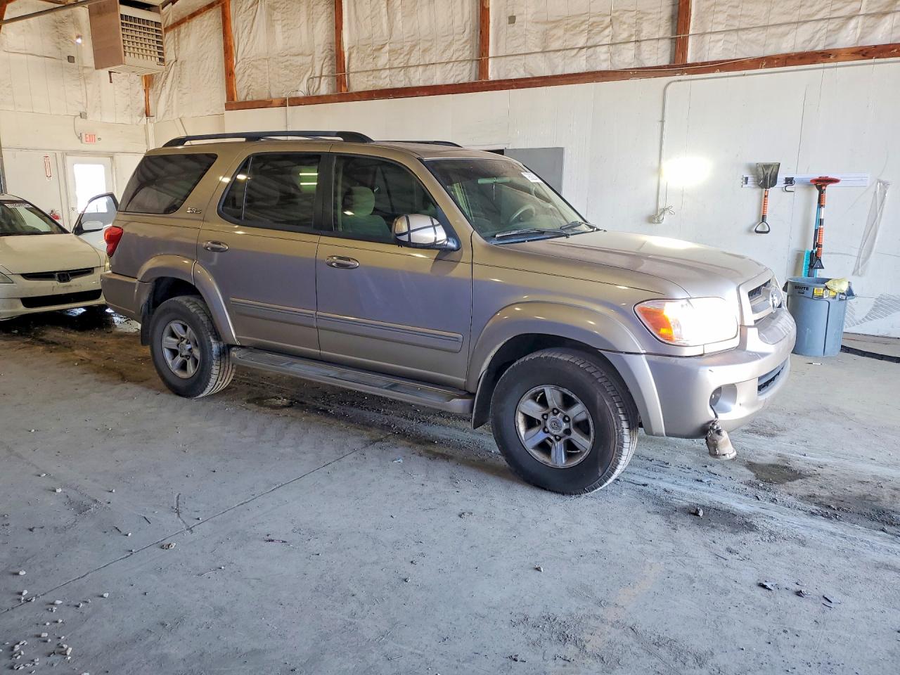 2005 TOYOTA SEQUOIA SR5 photo 4