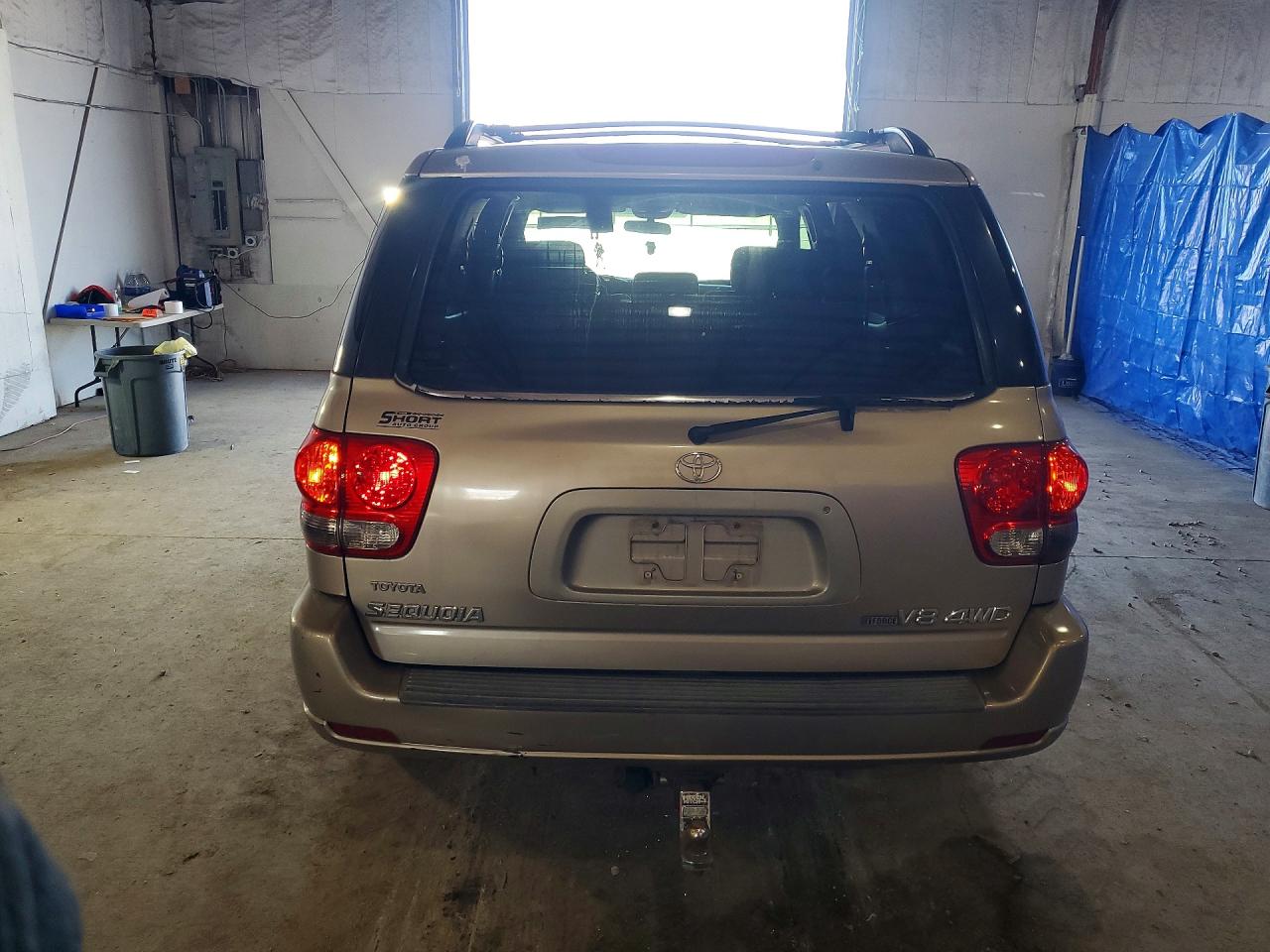 2005 TOYOTA SEQUOIA SR5 photo 6