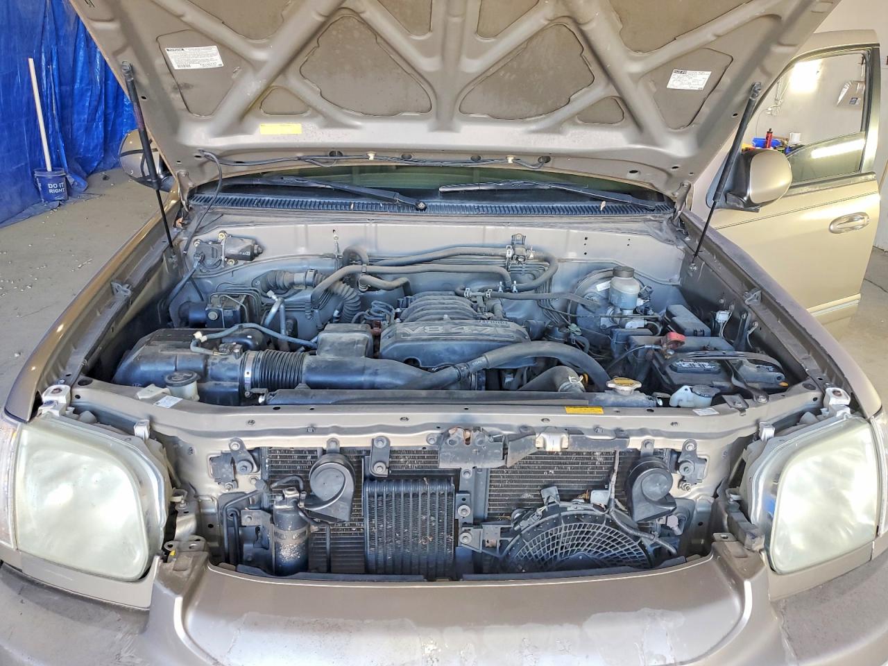 2005 TOYOTA SEQUOIA SR5 photo 12