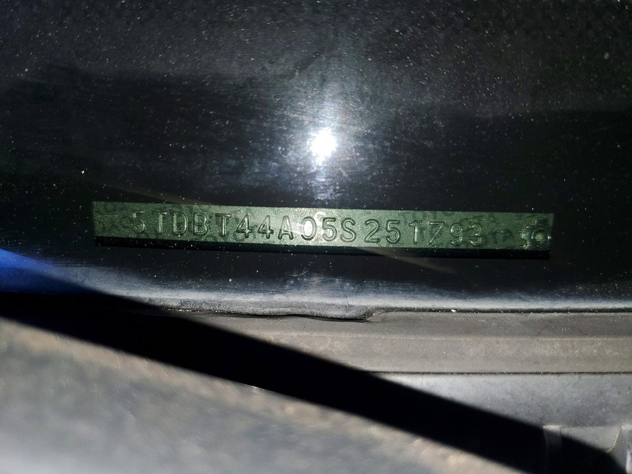 2005 TOYOTA SEQUOIA SR5 photo 13