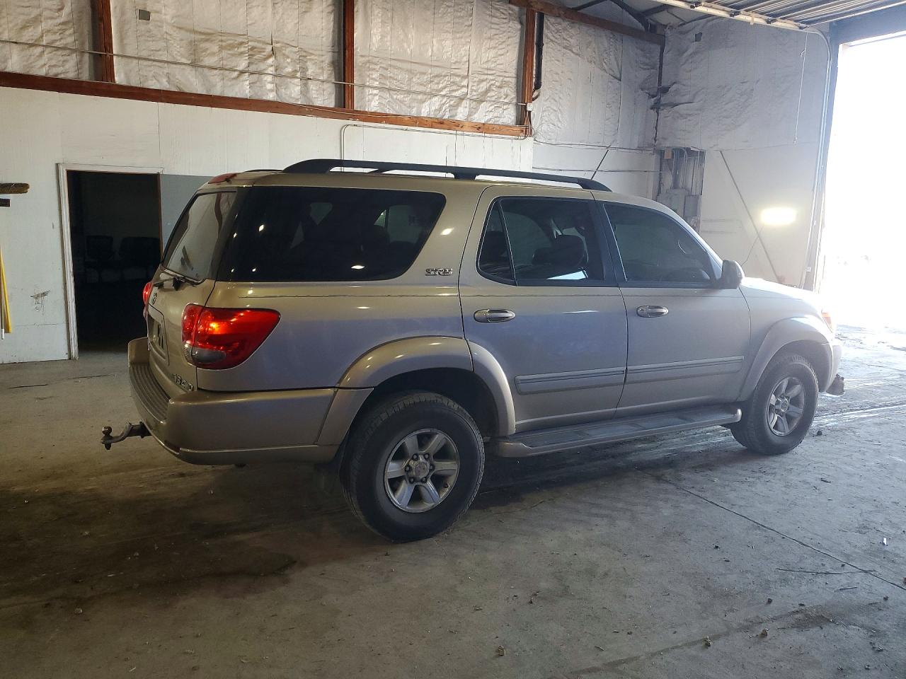 2005 TOYOTA SEQUOIA SR5 photo 3