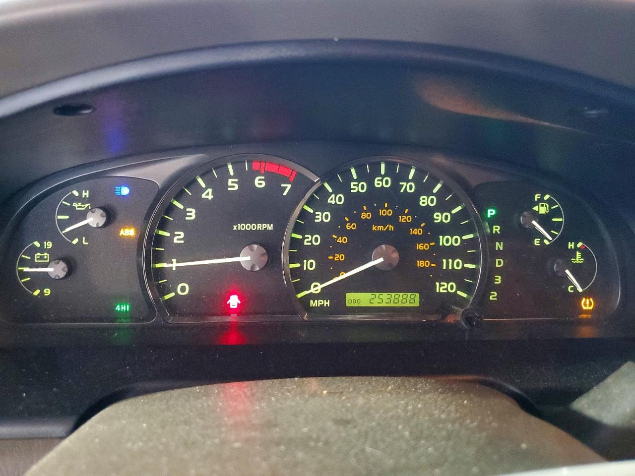 2005 TOYOTA SEQUOIA SR5 photo 9