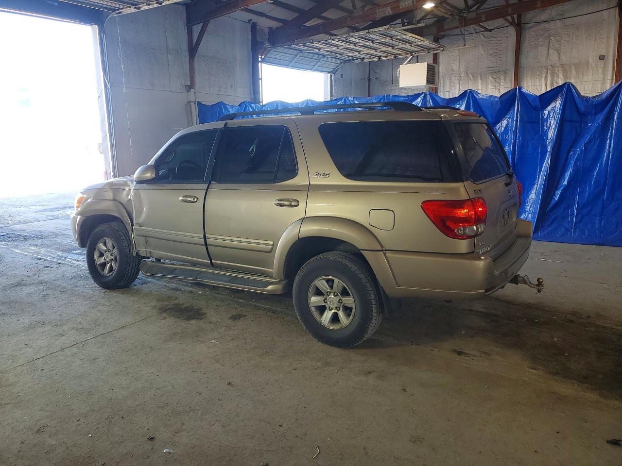 2005 TOYOTA SEQUOIA SR5 photo 2