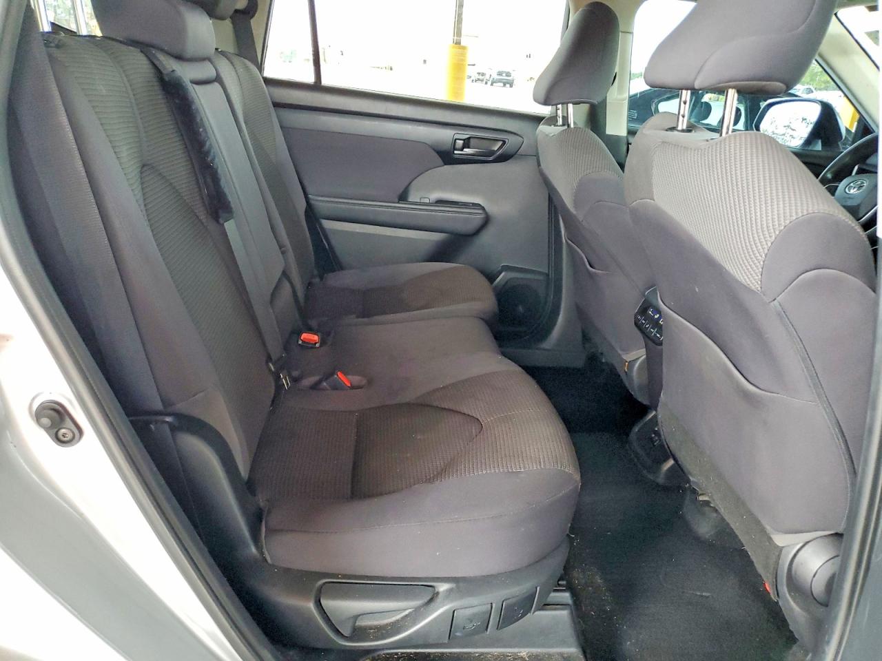 2020 TOYOTA HIGHLANDER L photo 31