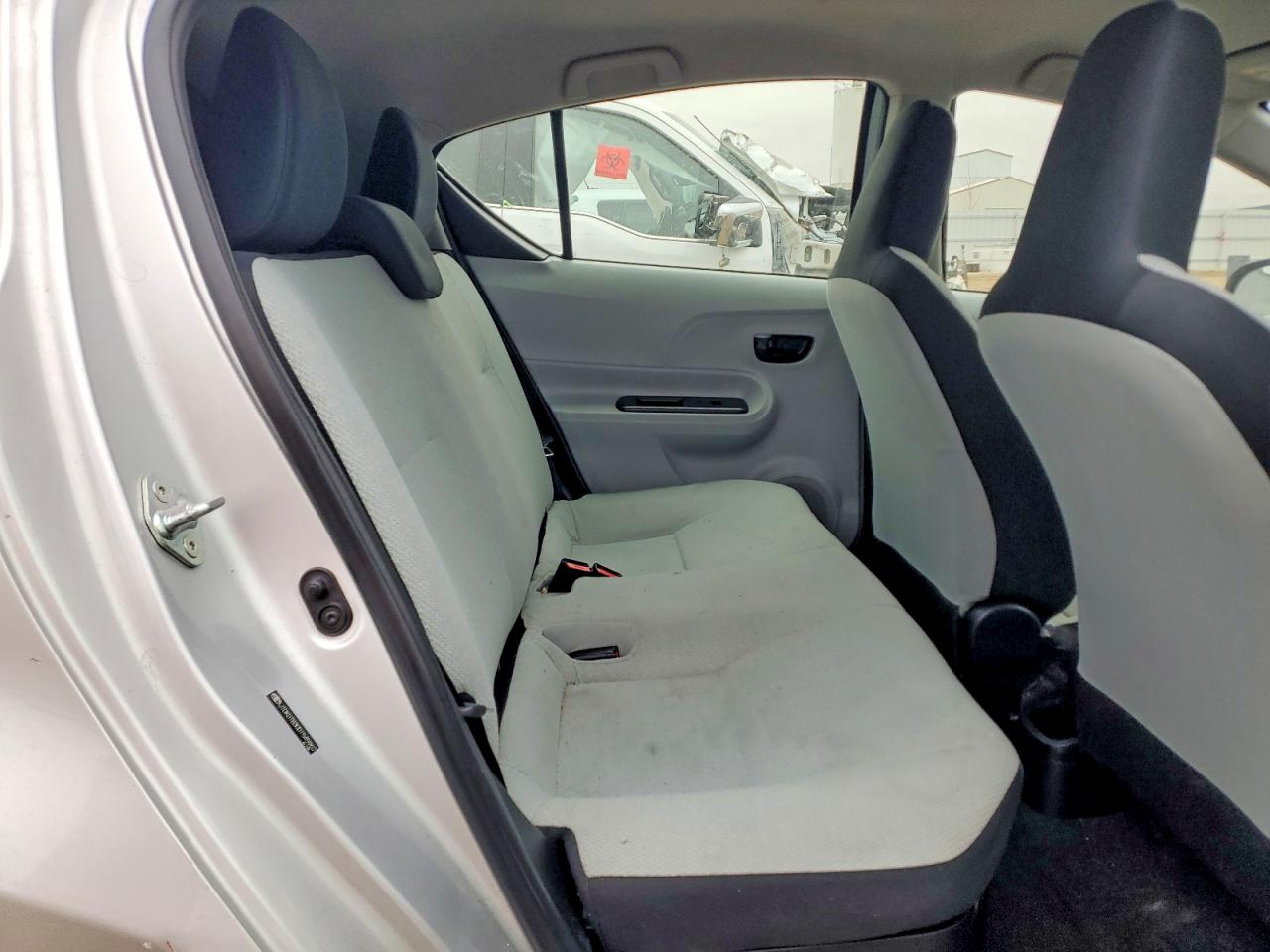 2013 TOYOTA PRIUS C ONE photo 28
