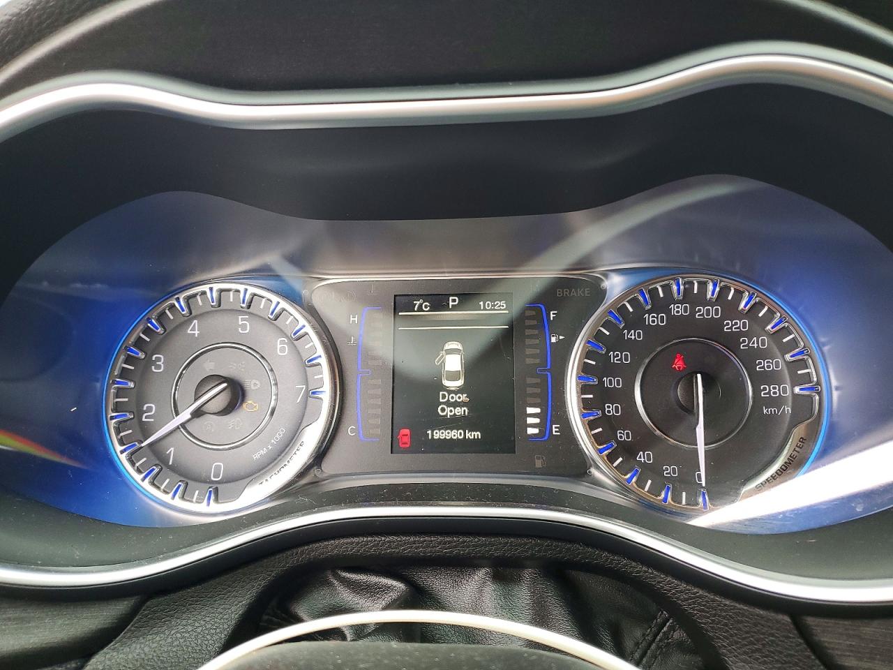 2015 CHRYSLER 200 LX photo 17