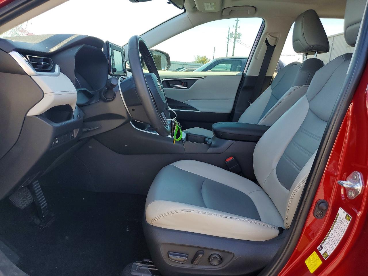 2022 TOYOTA RAV4 XLE PREMIUM photo 13