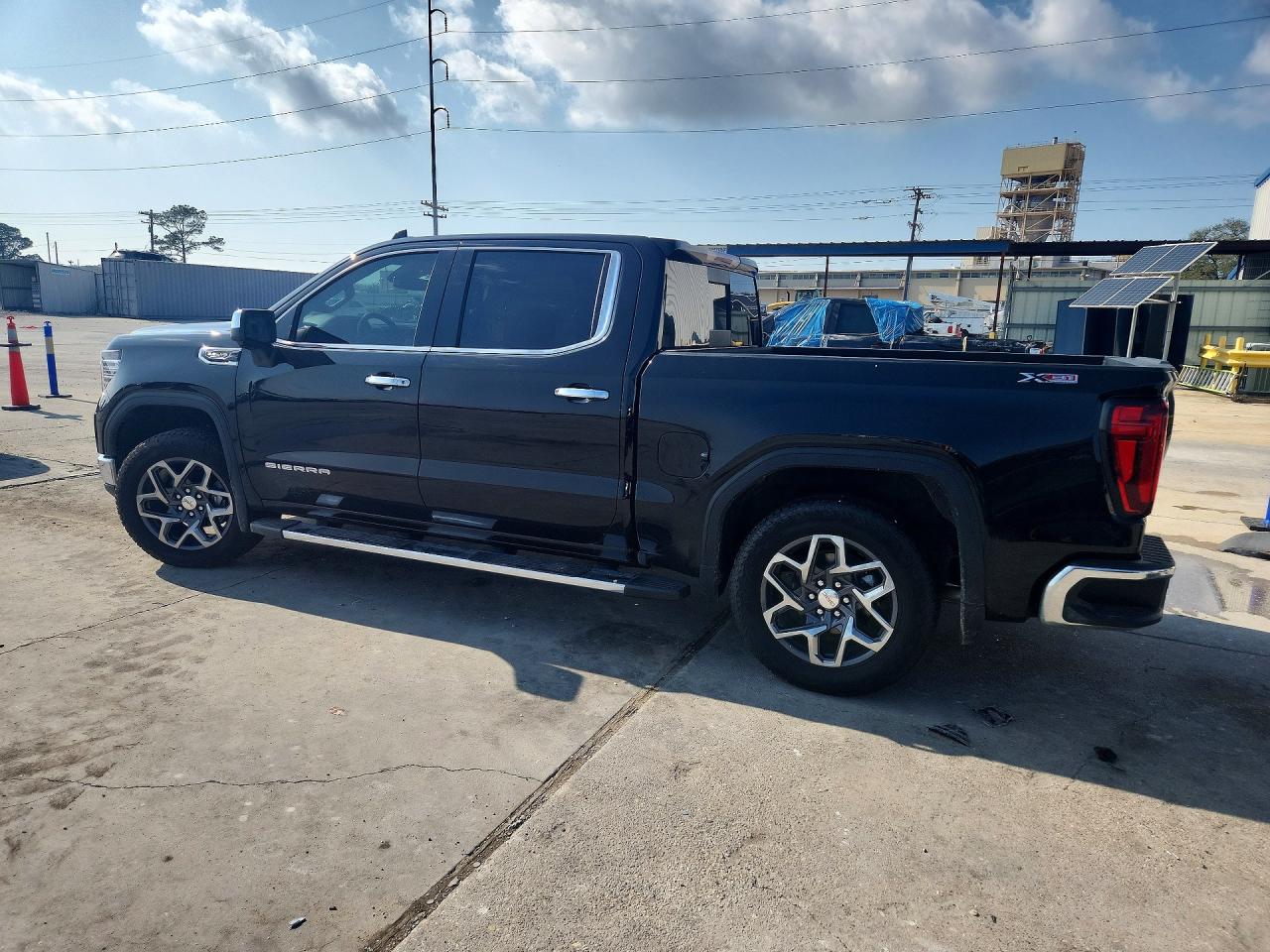 2025 GMC SIERRA K1500 SLT photo 4