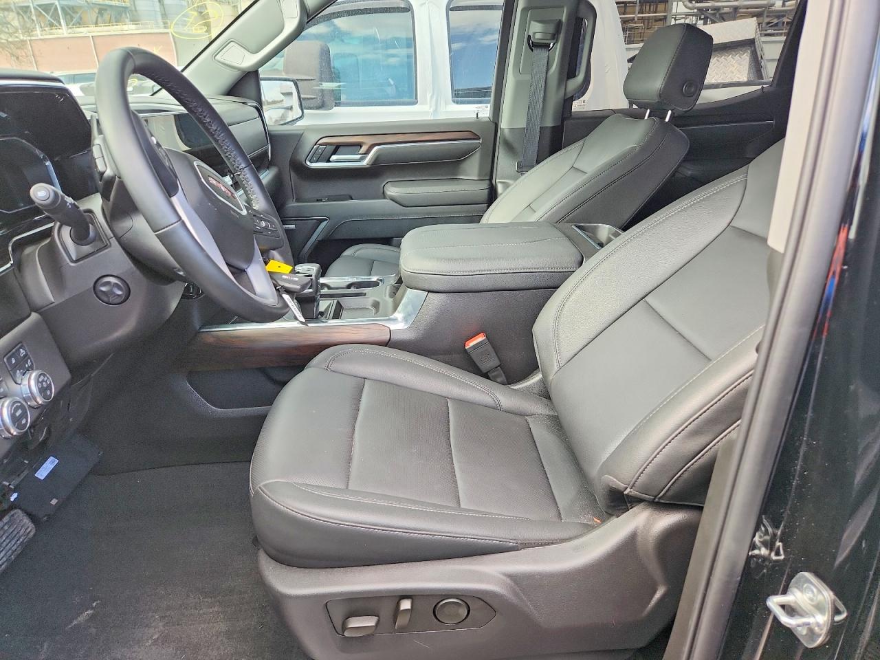 2025 GMC SIERRA K1500 SLT photo 19