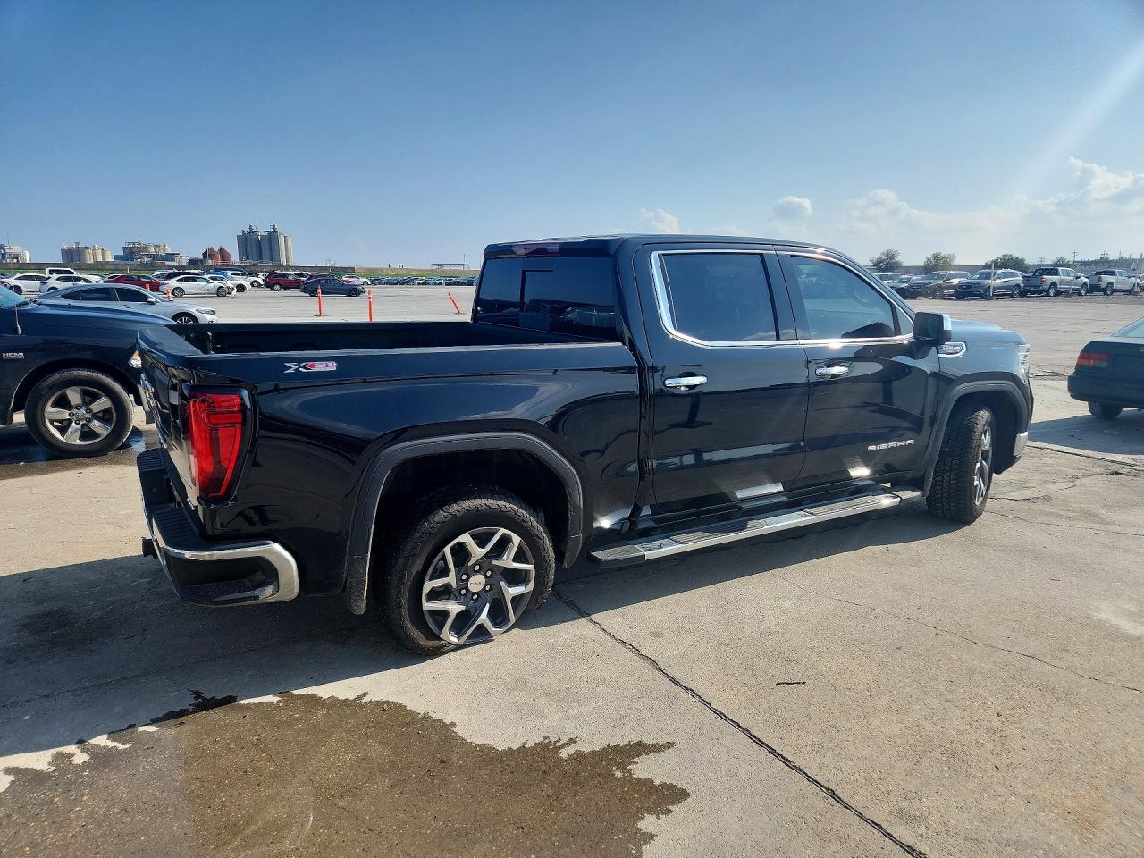 2025 GMC SIERRA K1500 SLT photo 7