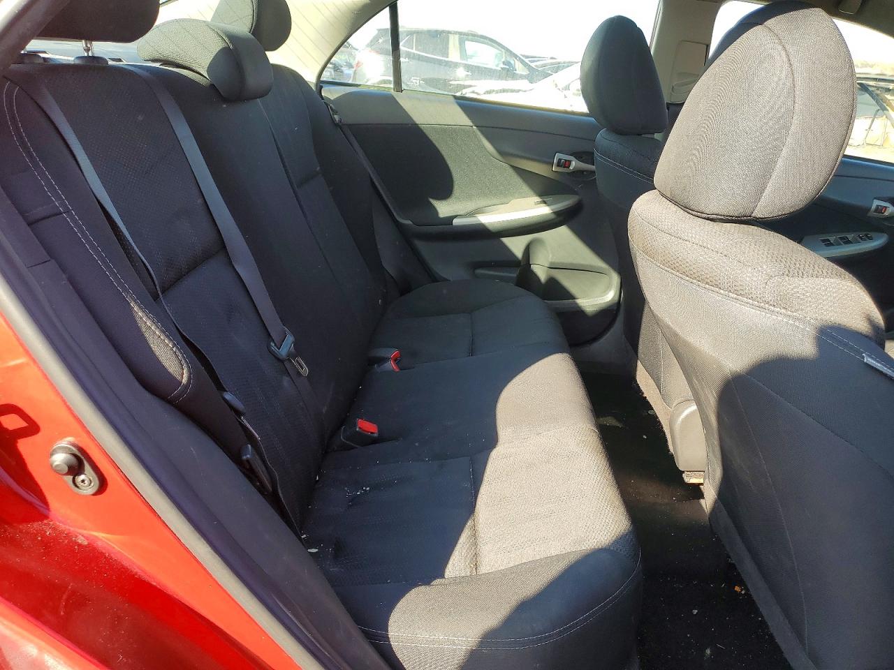 2013 TOYOTA COROLLA S photo 28