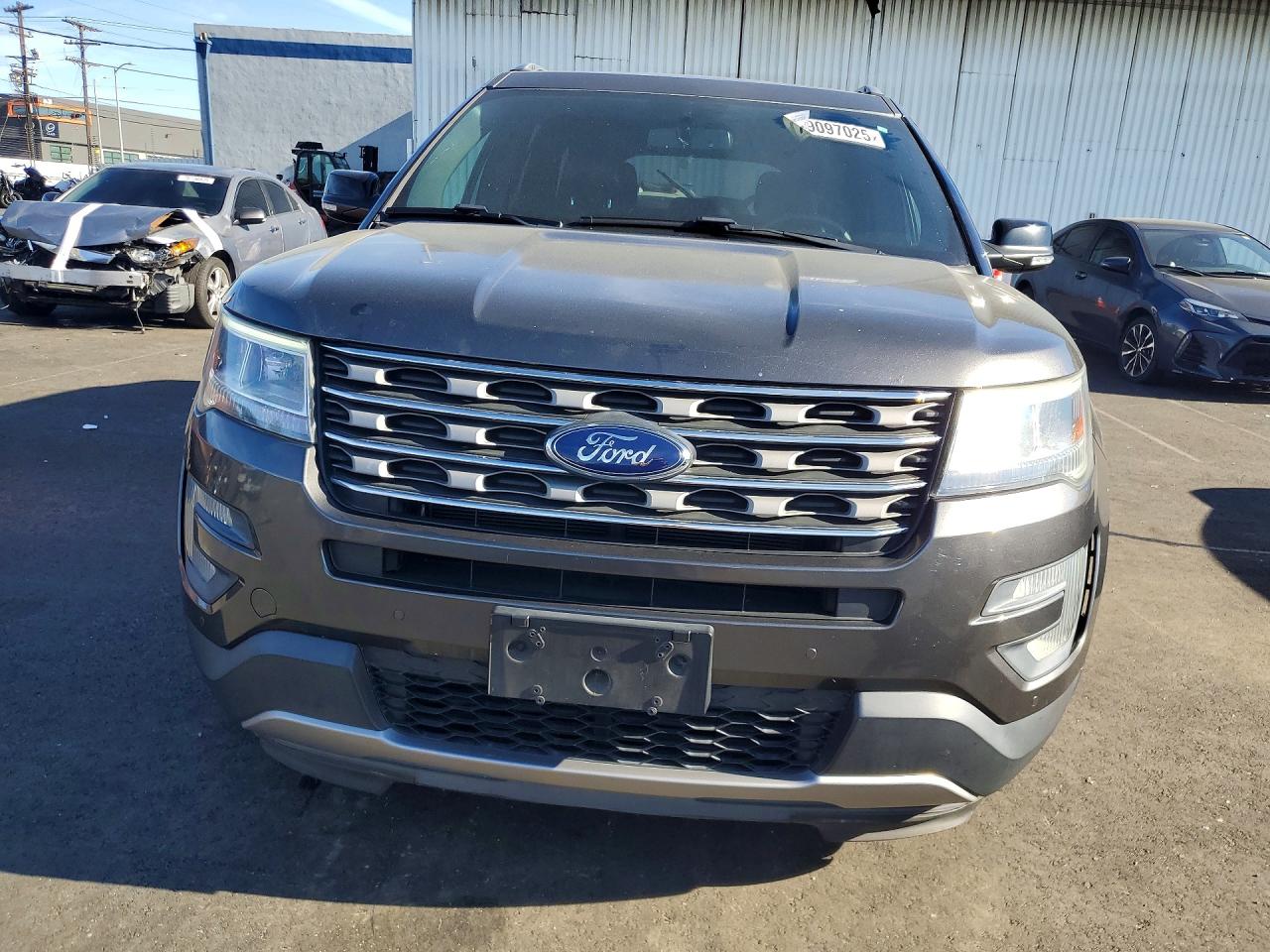 2017 FORD EXPLORER XLT photo 9