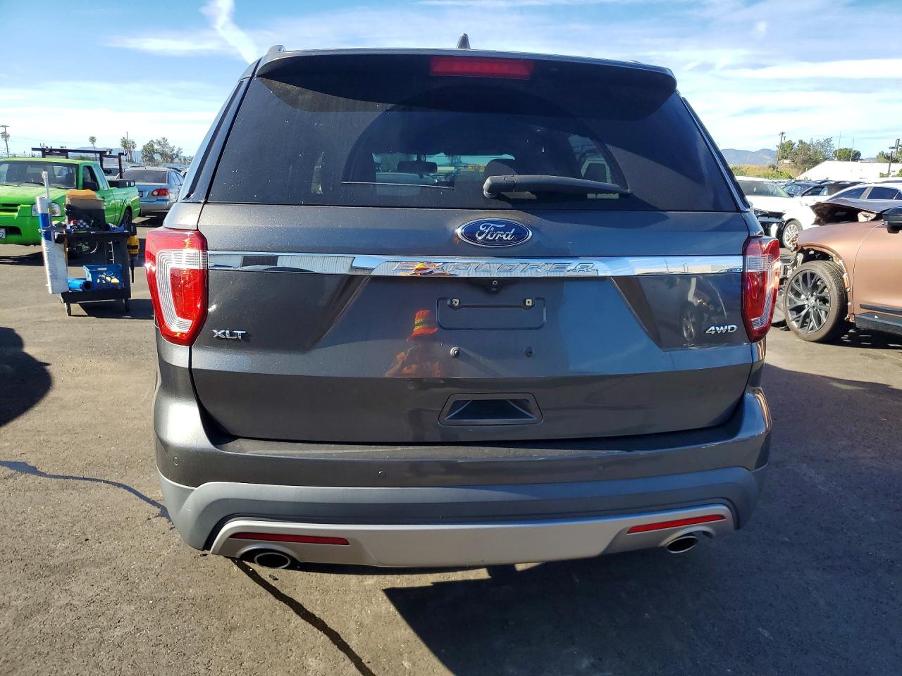 2017 FORD EXPLORER XLT photo 11