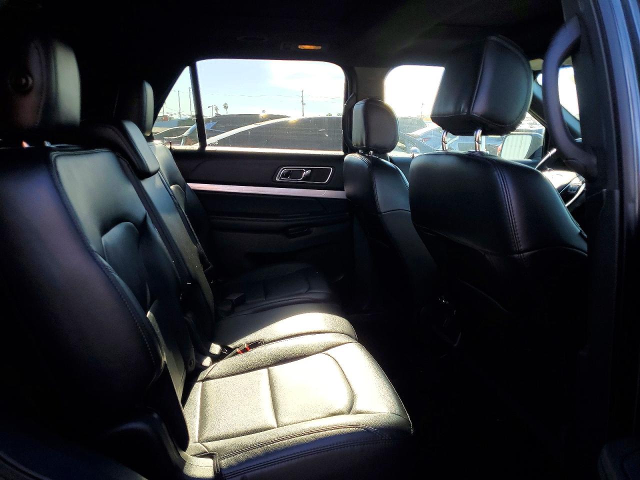 2017 FORD EXPLORER XLT photo 21