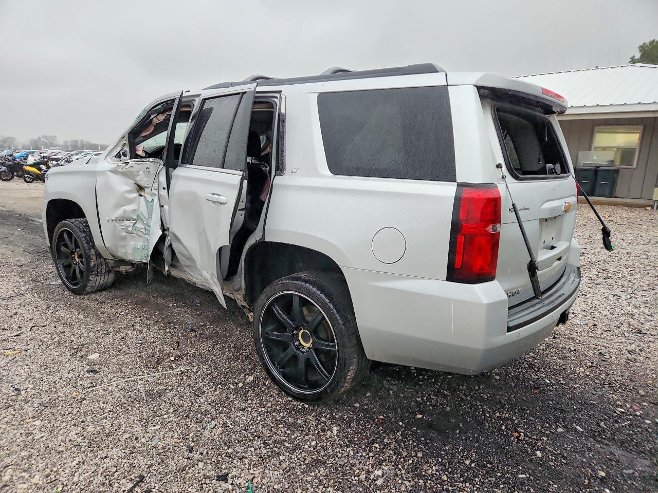 2015 CHEVROLET TAHOE K1500 LT photo 3