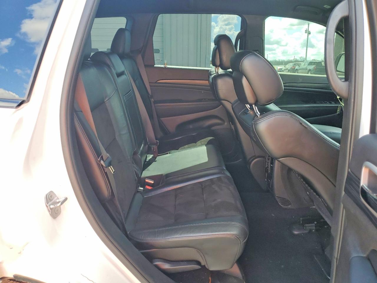 2020 JEEP GRAND CHEROKEE LAREDO photo 11