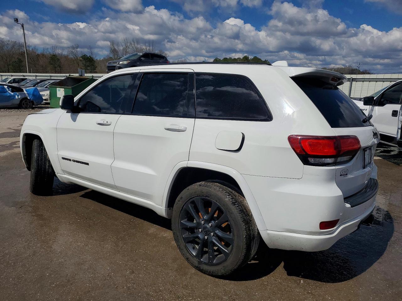 2020 JEEP GRAND CHEROKEE LAREDO photo 2