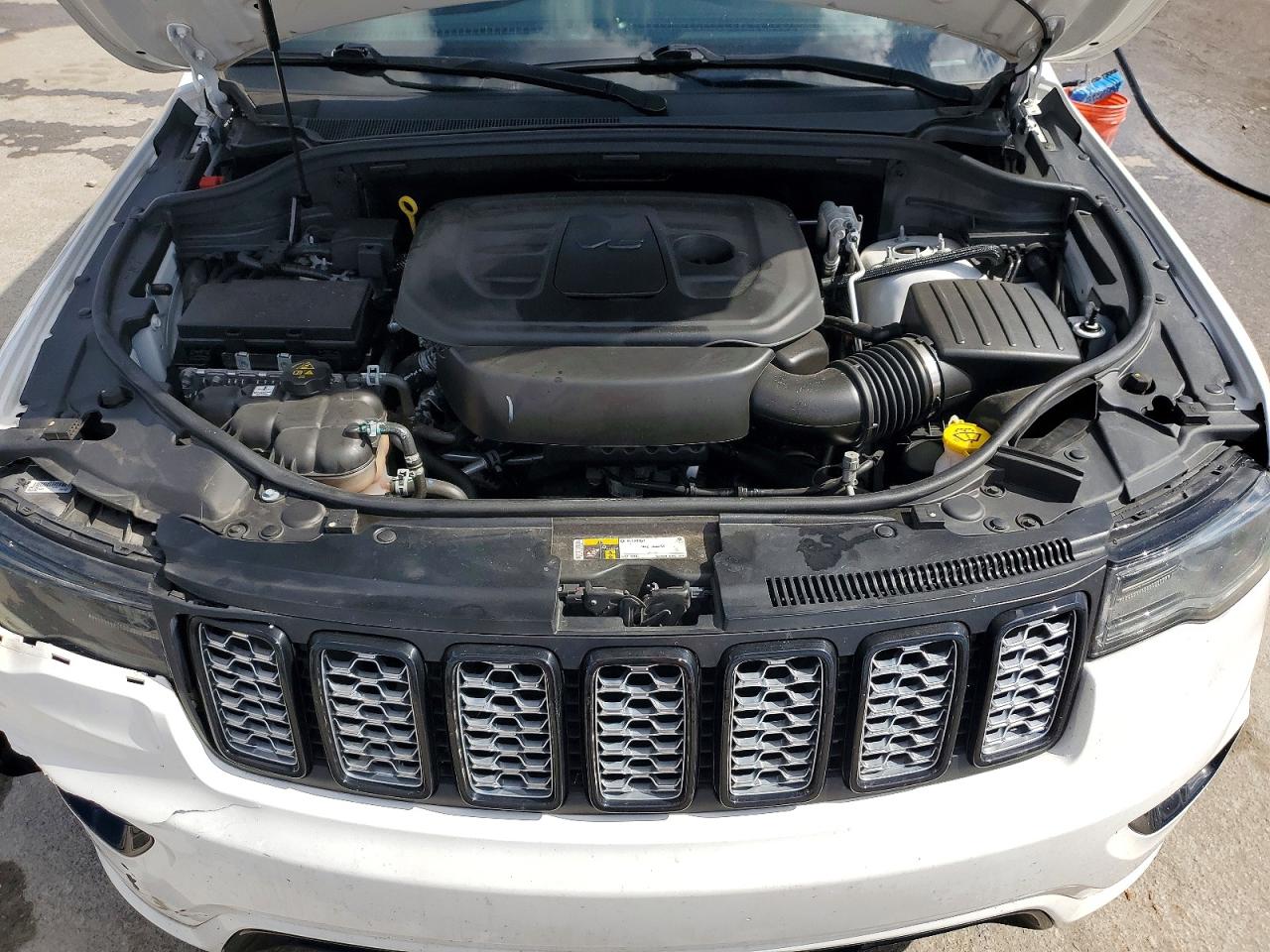 2020 JEEP GRAND CHEROKEE LAREDO photo 12