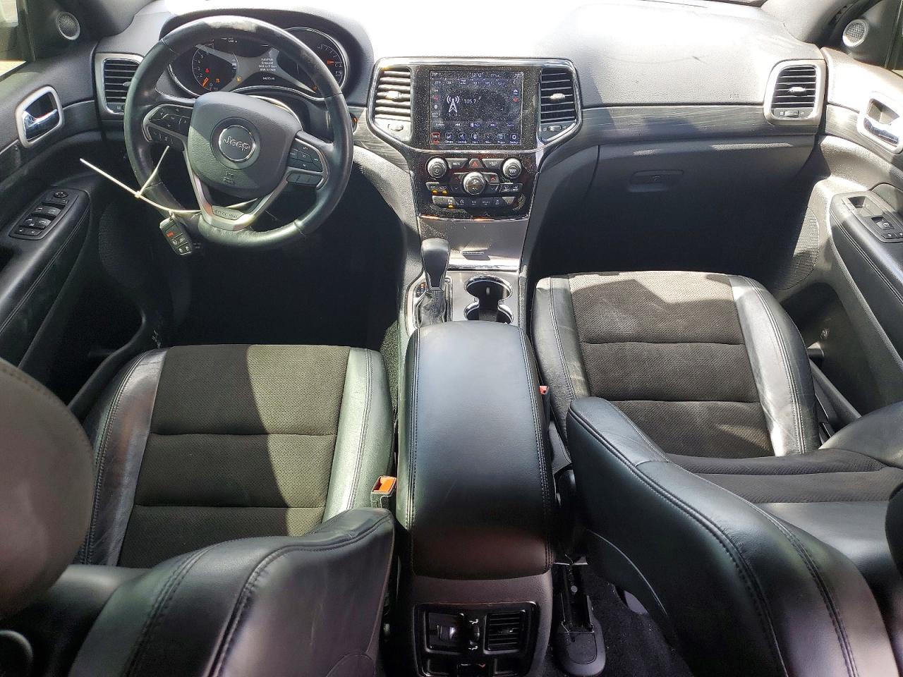 2020 JEEP GRAND CHEROKEE LAREDO photo 8