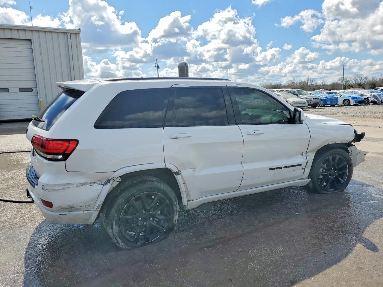 2020 JEEP GRAND CHEROKEE LAREDO photo 3