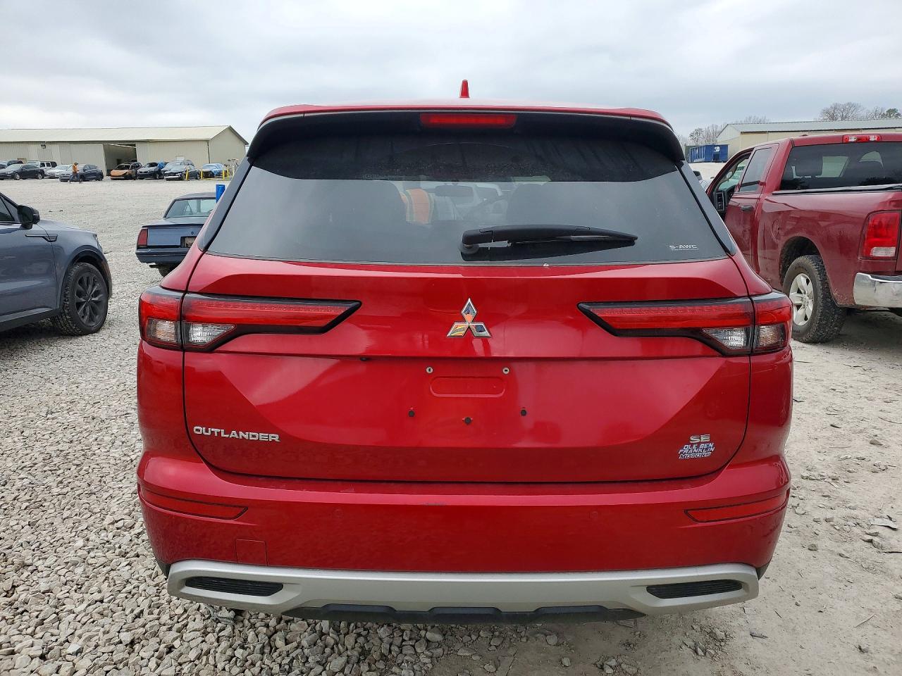 2024 MITSUBISHI OUTLANDER SE photo 11