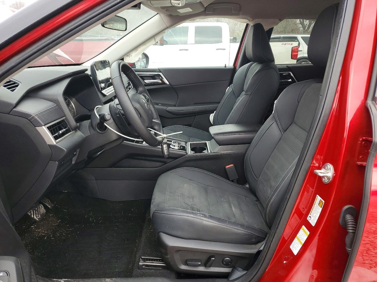 2024 MITSUBISHI OUTLANDER SE photo 13