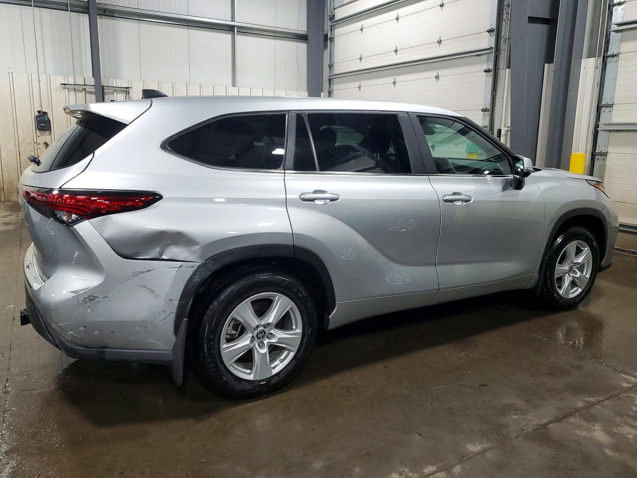 2023 TOYOTA HIGHLANDER LE photo 5