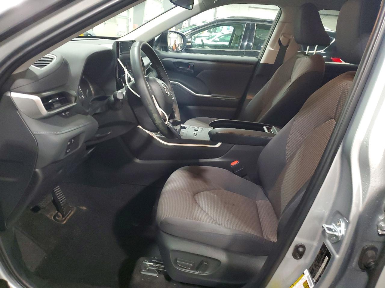 2023 TOYOTA HIGHLANDER LE photo 13