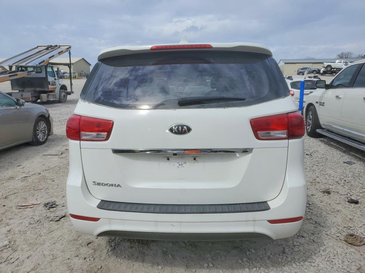 2017 KIA SEDONA L photo 6