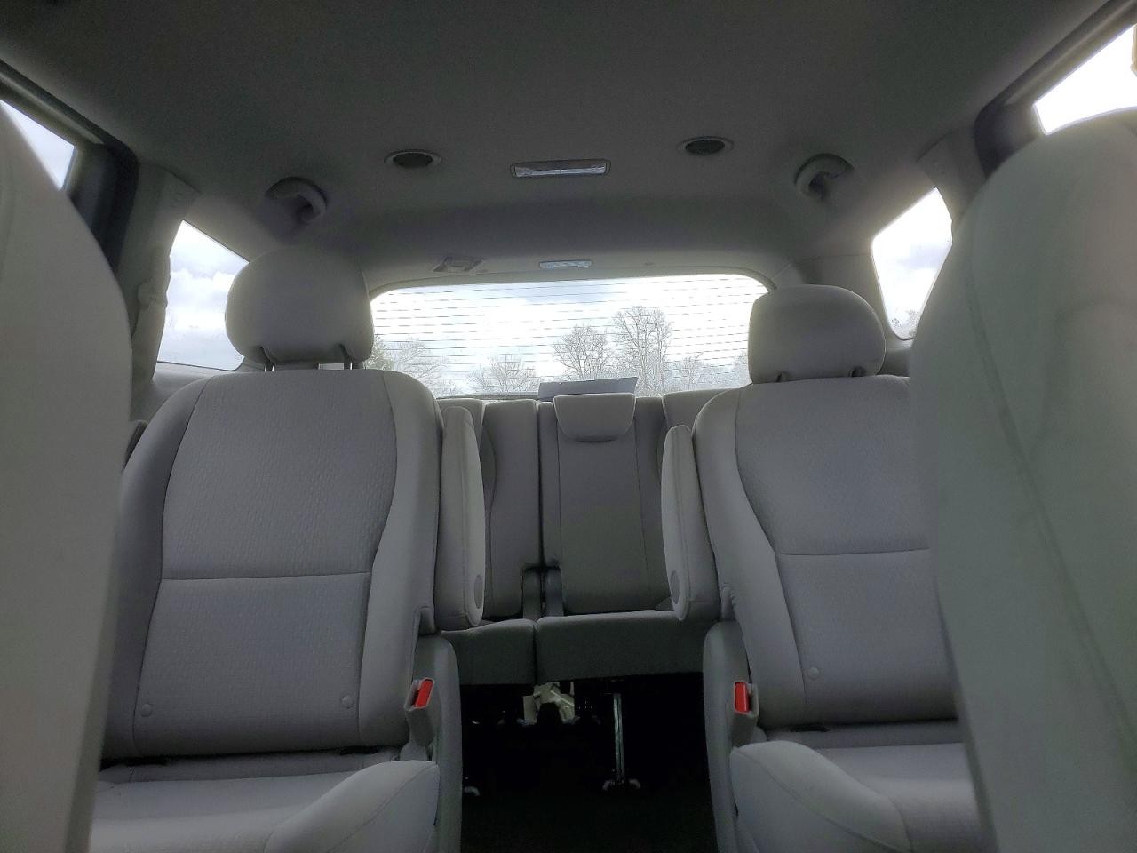 2017 KIA SEDONA L photo 10