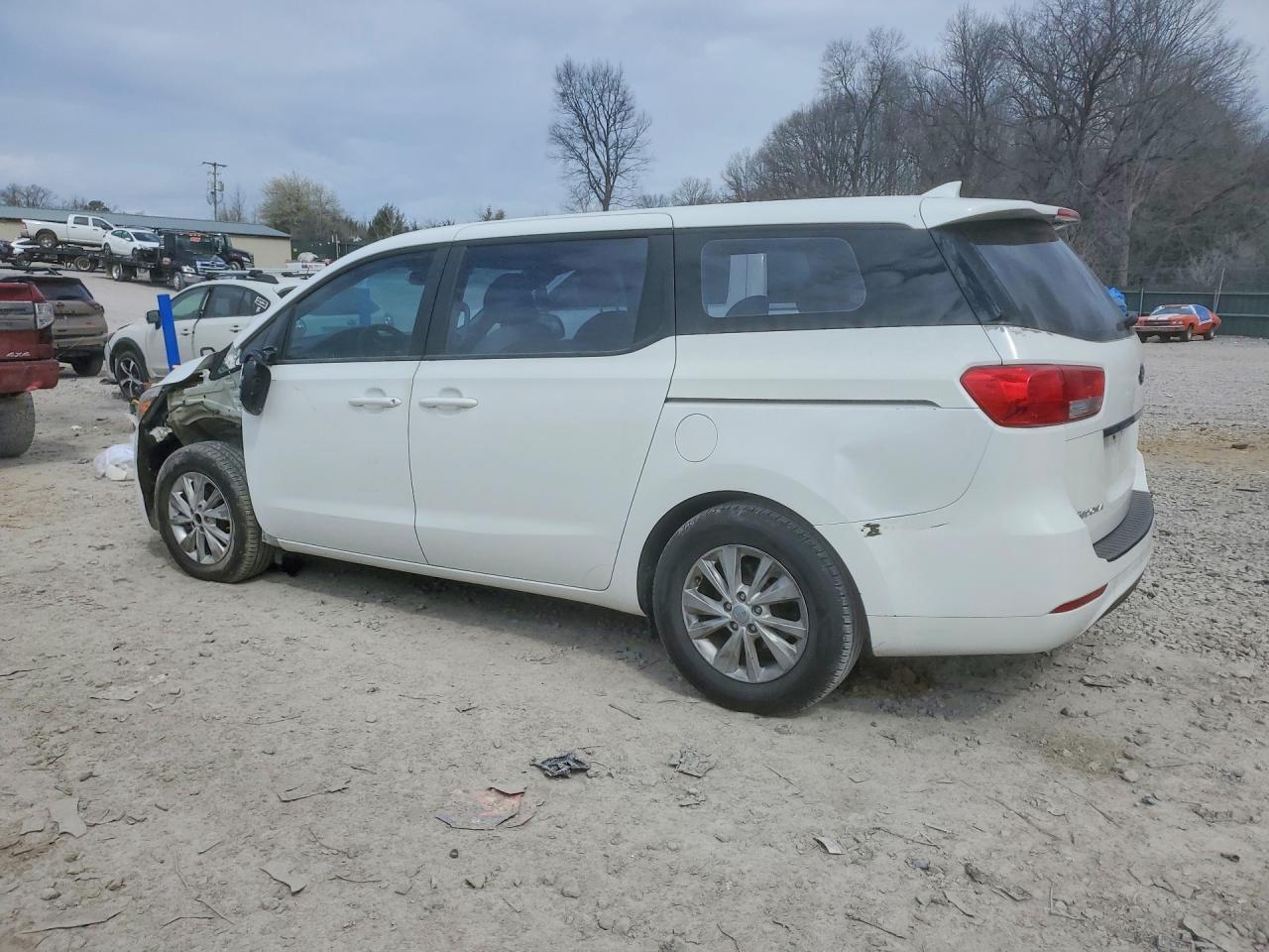 2017 KIA SEDONA L photo 2