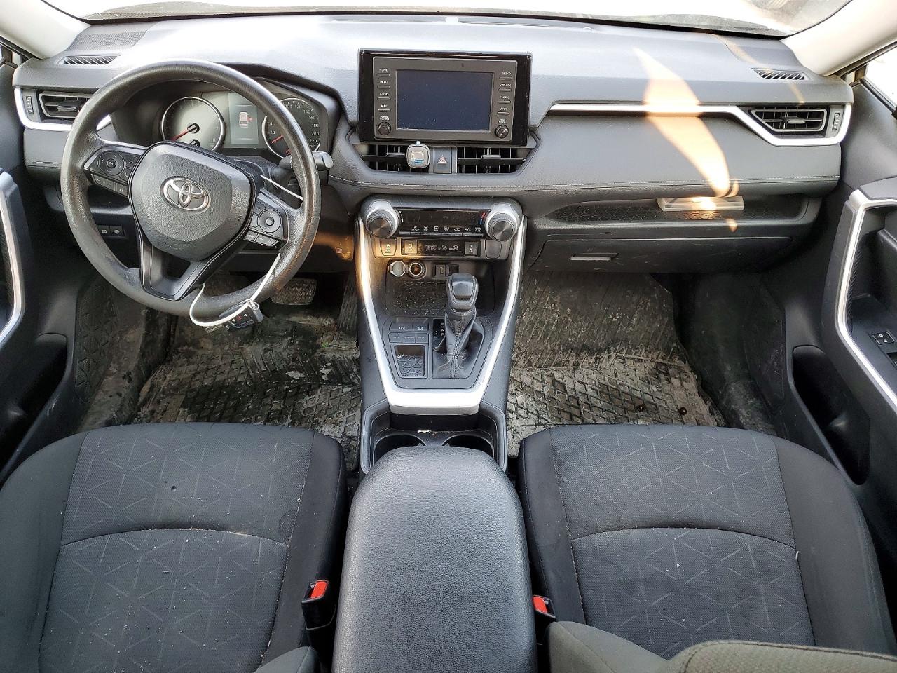 2021 TOYOTA RAV4 LE photo 22