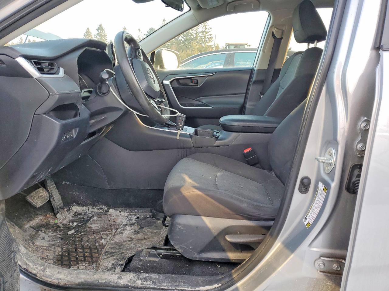 2021 TOYOTA RAV4 LE photo 19