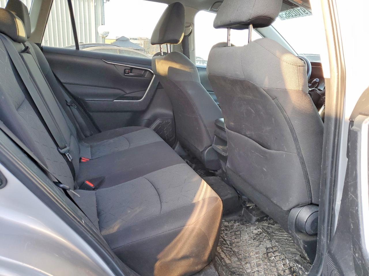 2021 TOYOTA RAV4 LE photo 31