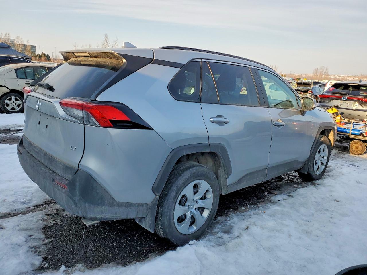 2021 TOYOTA RAV4 LE photo 7