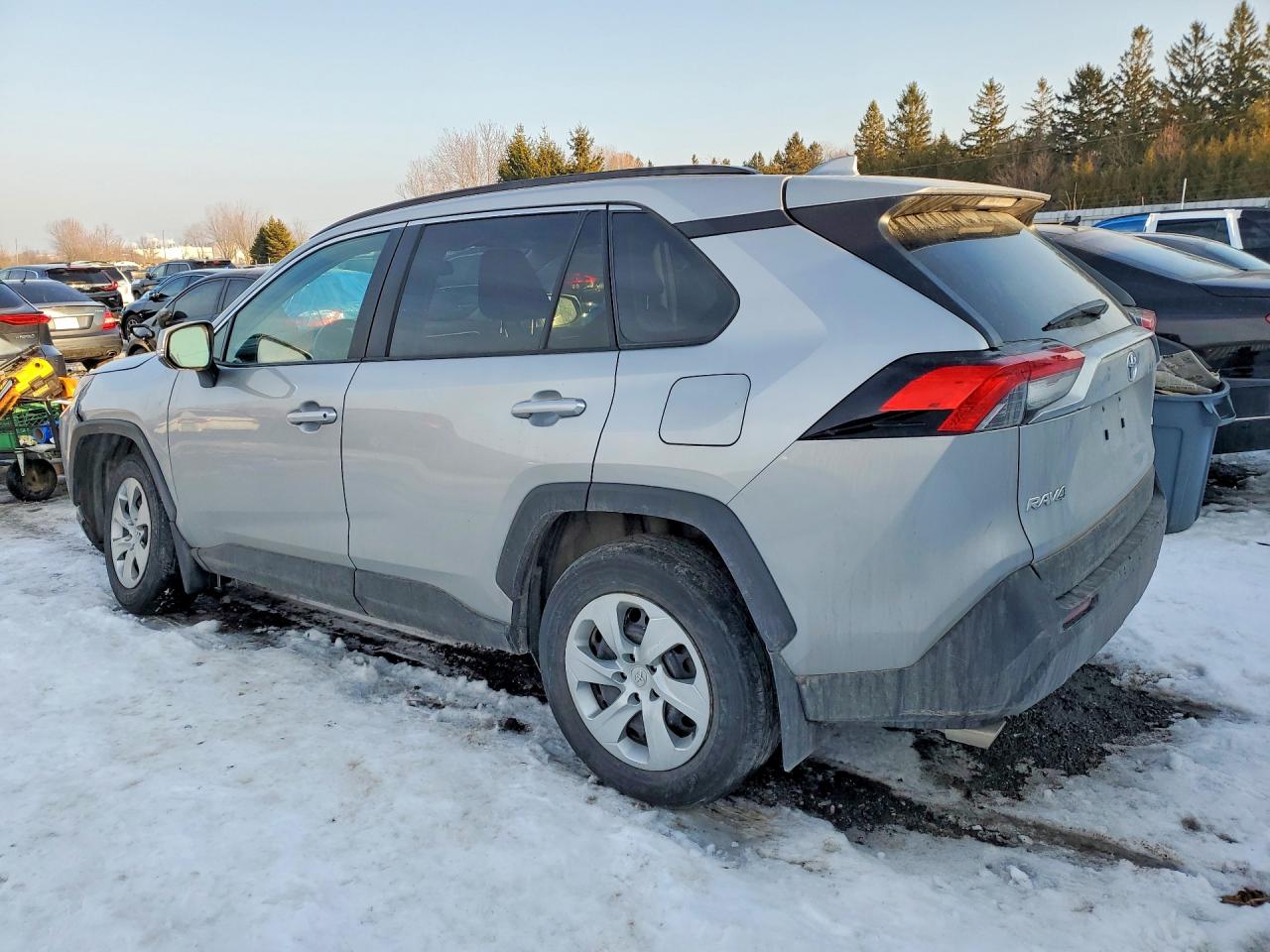 2021 TOYOTA RAV4 LE photo 4