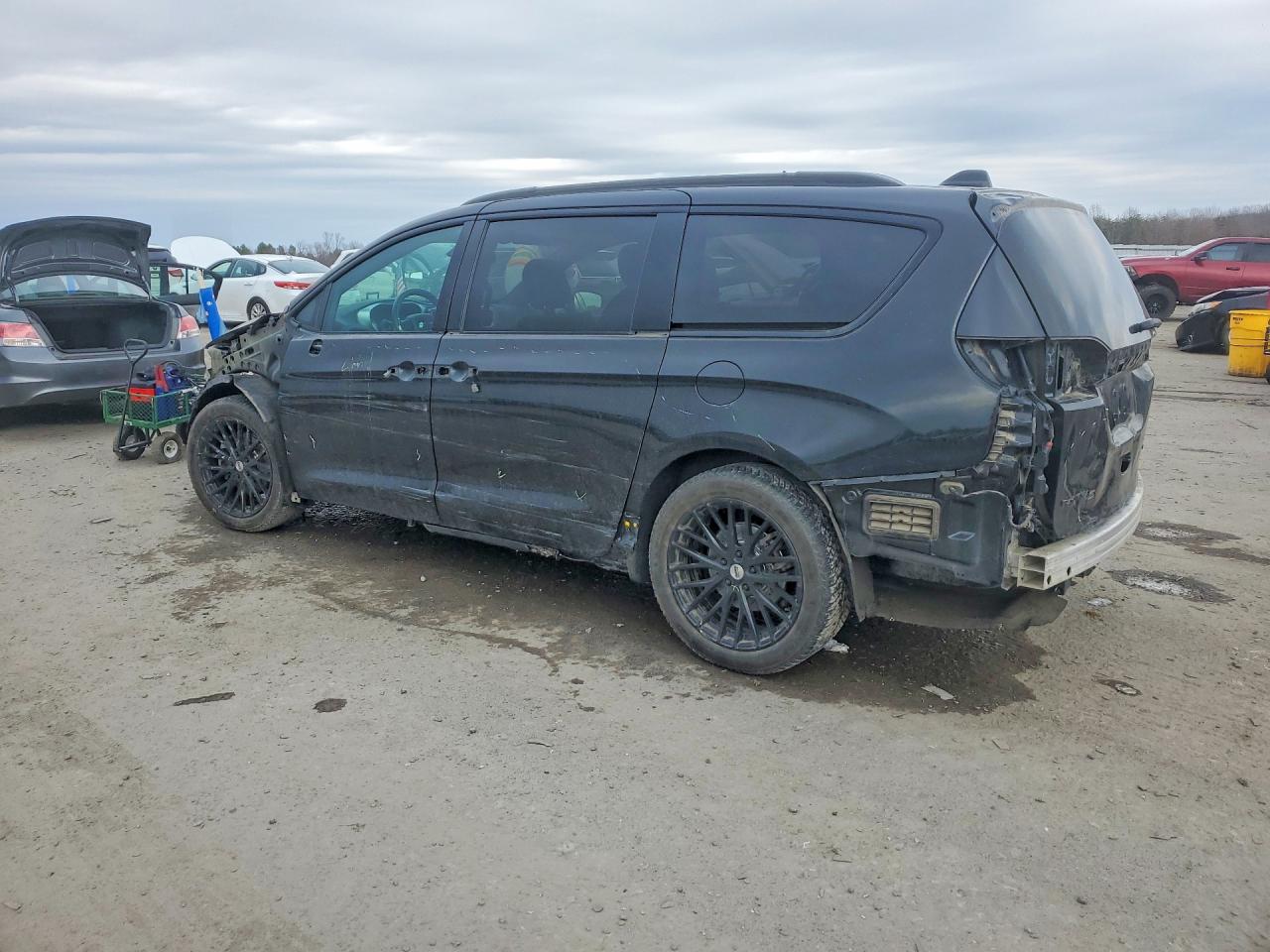 2019 CHRYSLER PACIFICA LIMITED photo 2