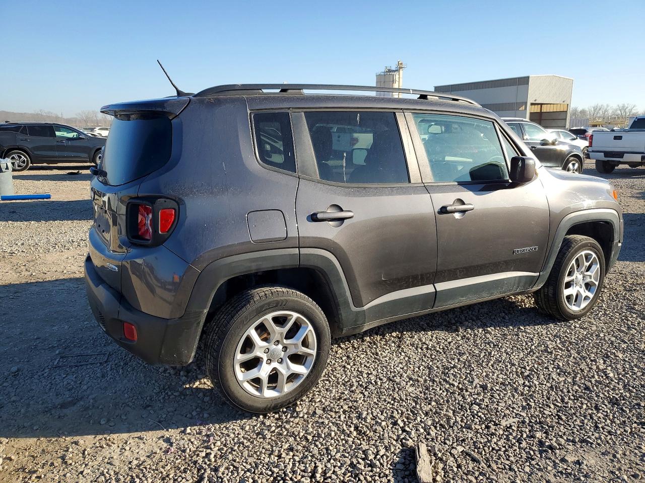 2017 JEEP RENEGADE LATITUDE photo 5