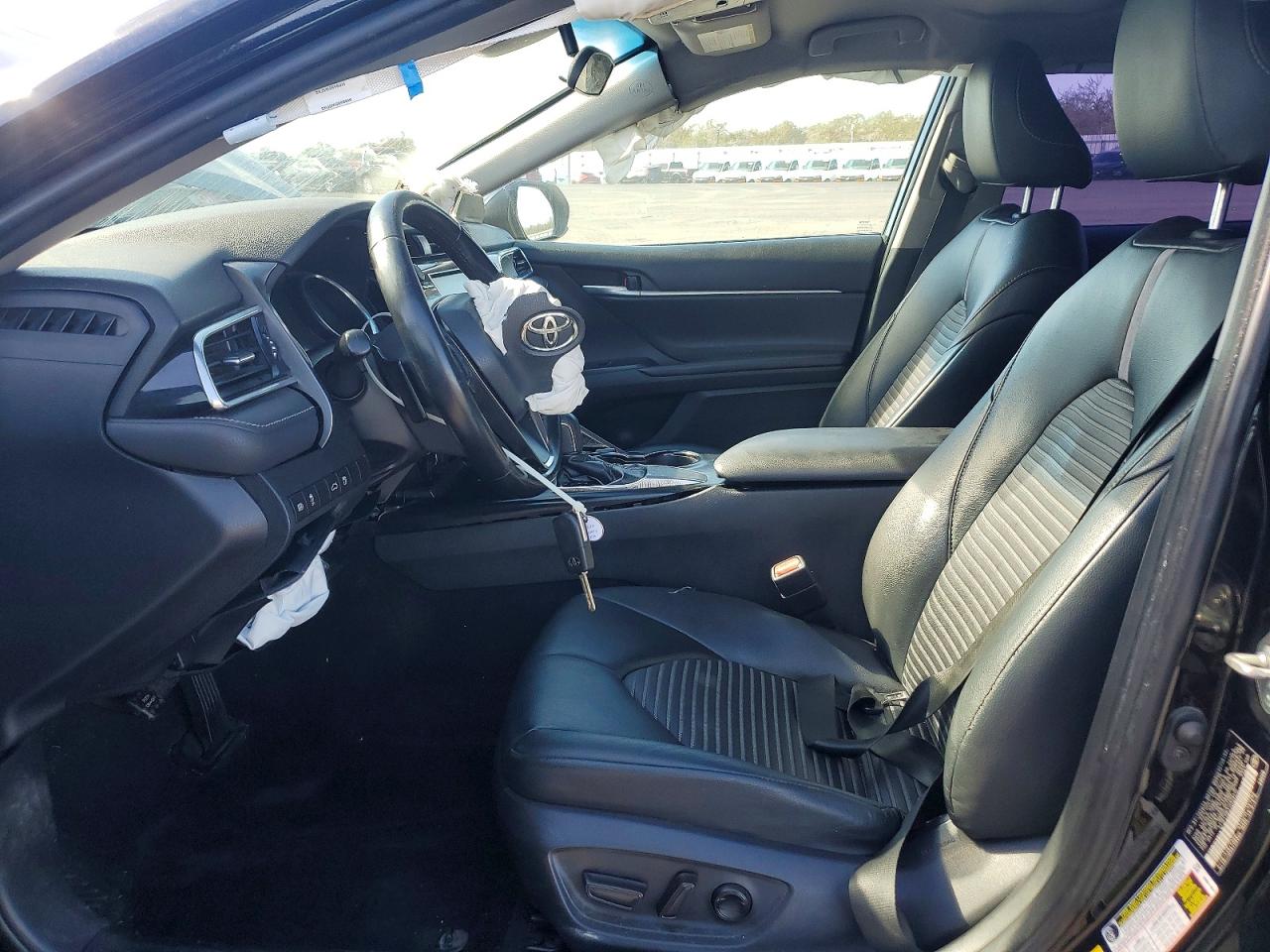 2018 TOYOTA CAMRY SE photo 7