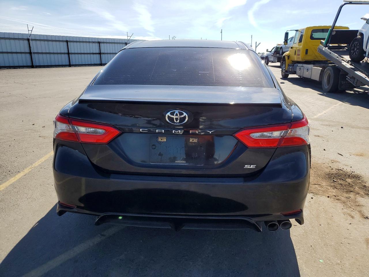 2018 TOYOTA CAMRY SE photo 6