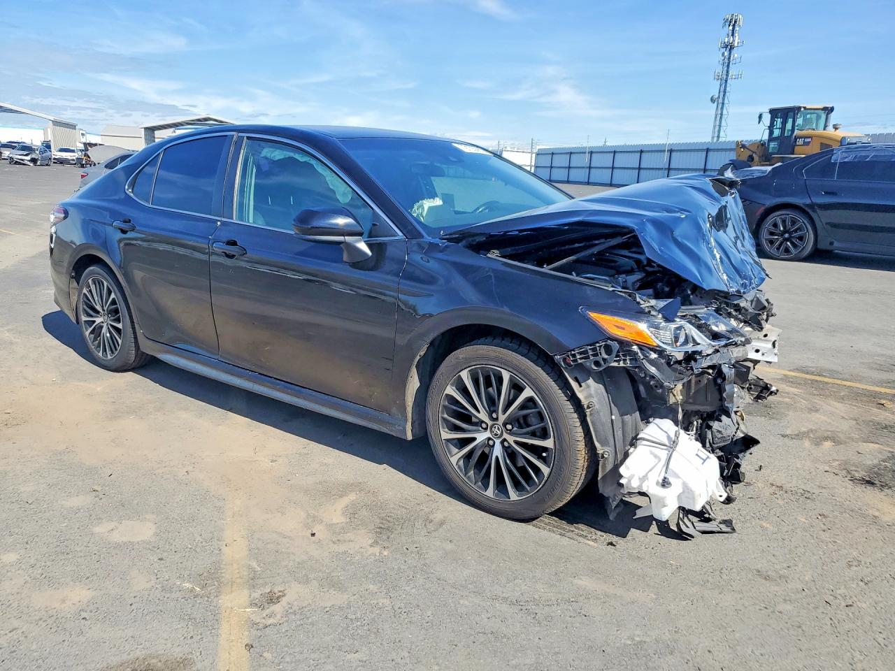 2018 TOYOTA CAMRY SE photo 4