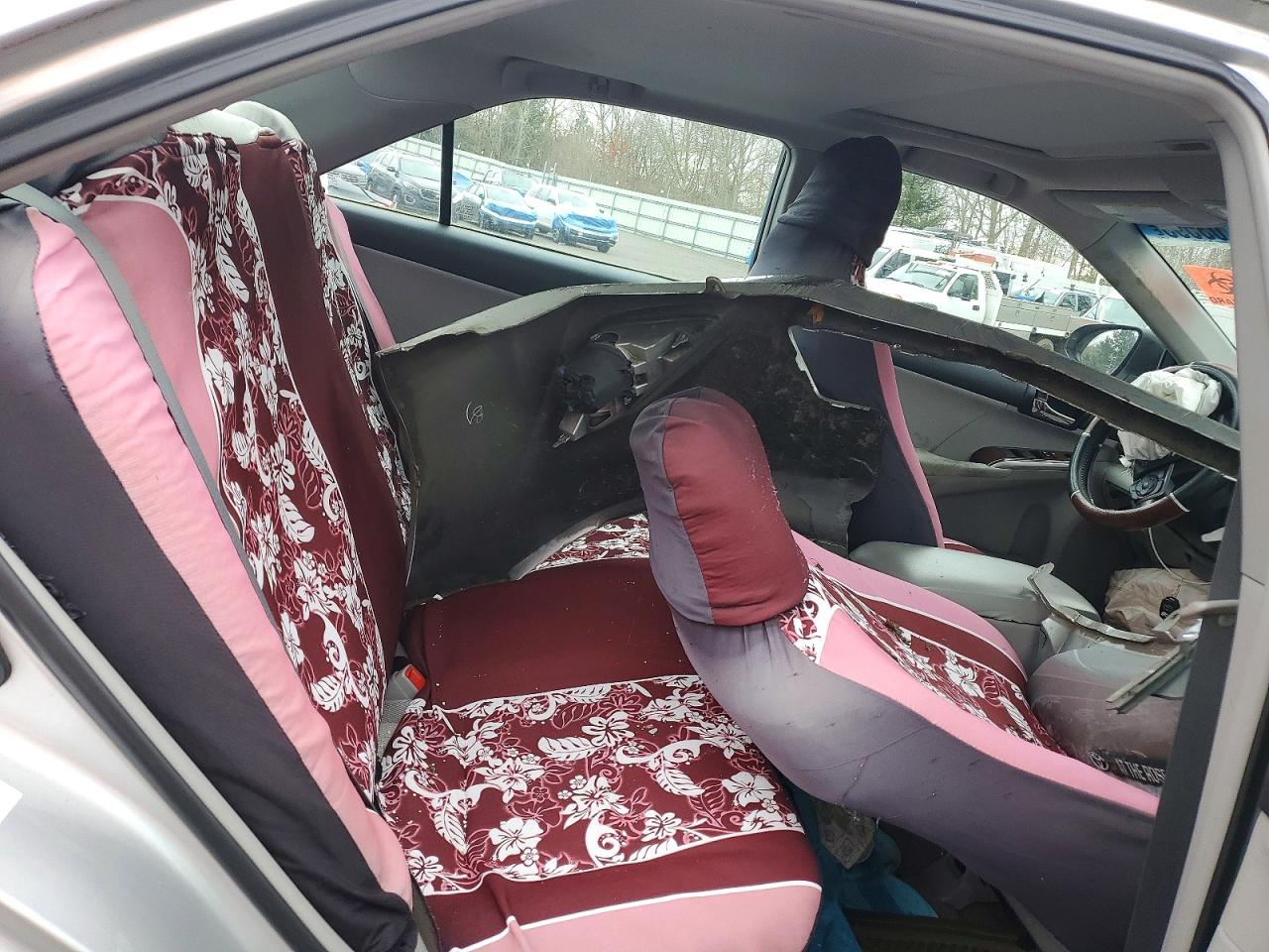 2012 TOYOTA CAMRY XLE photo 10