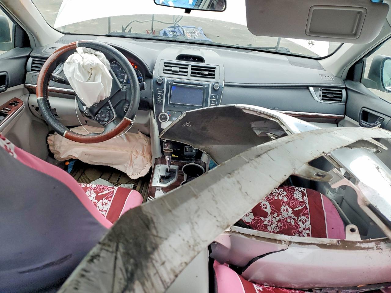 2012 TOYOTA CAMRY XLE photo 8