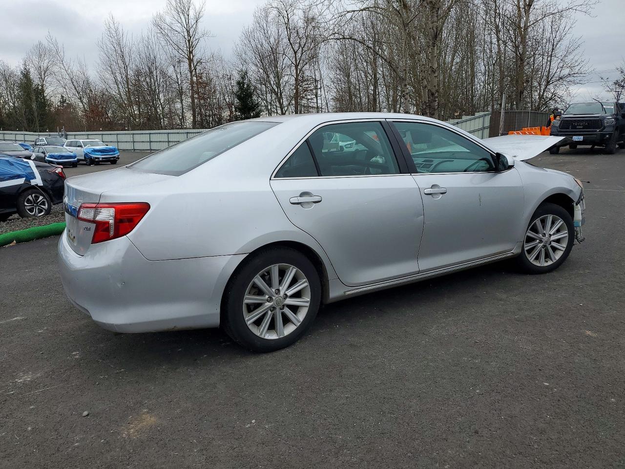 2012 TOYOTA CAMRY XLE photo 3