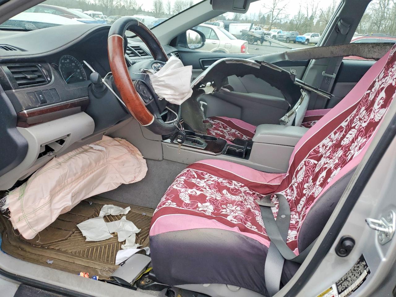2012 TOYOTA CAMRY XLE photo 7