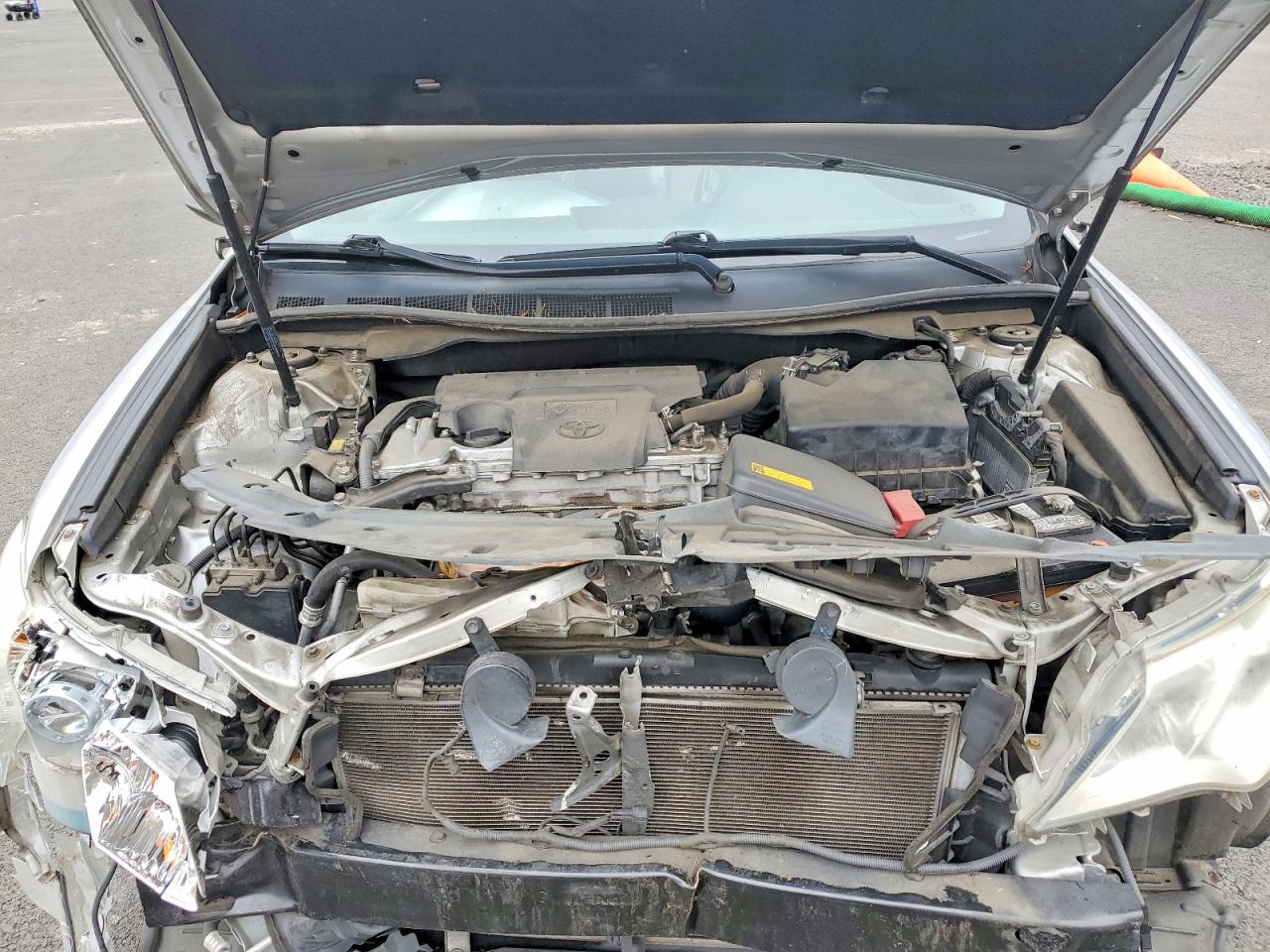 2012 TOYOTA CAMRY XLE photo 11