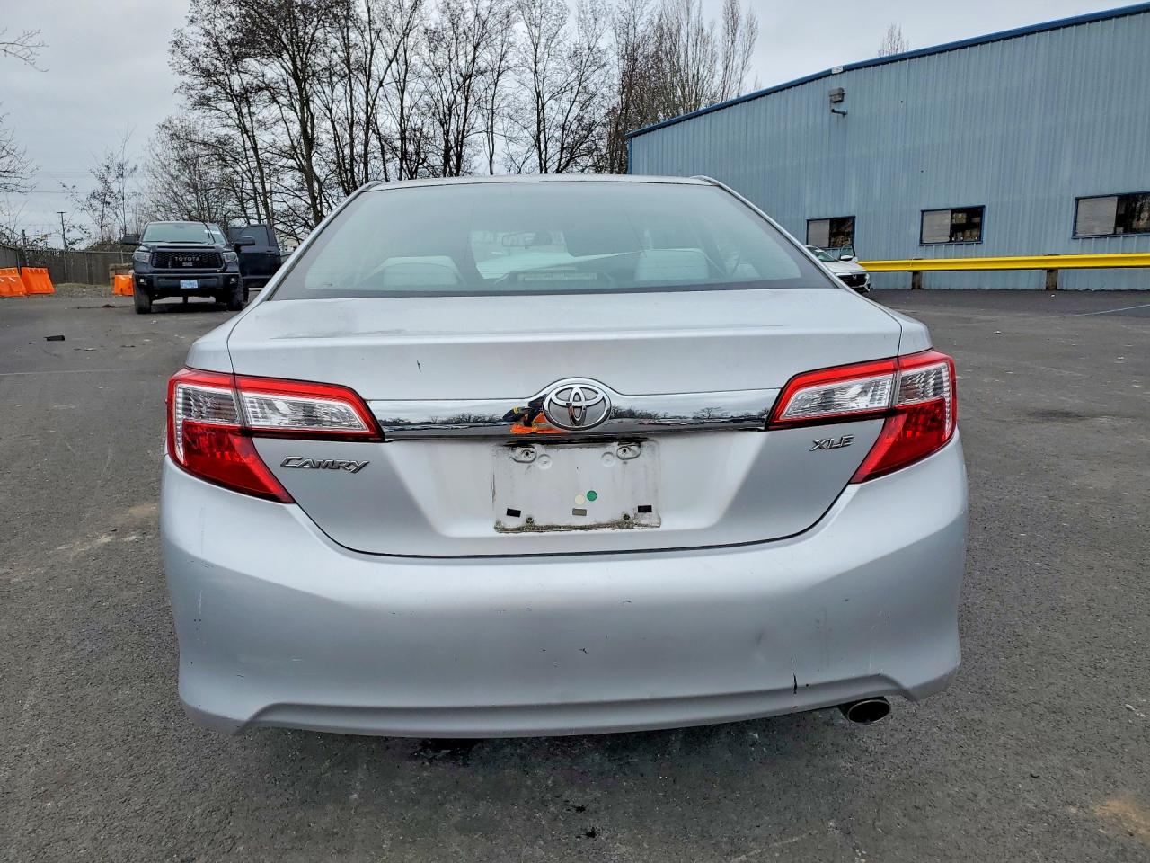 2012 TOYOTA CAMRY XLE photo 6